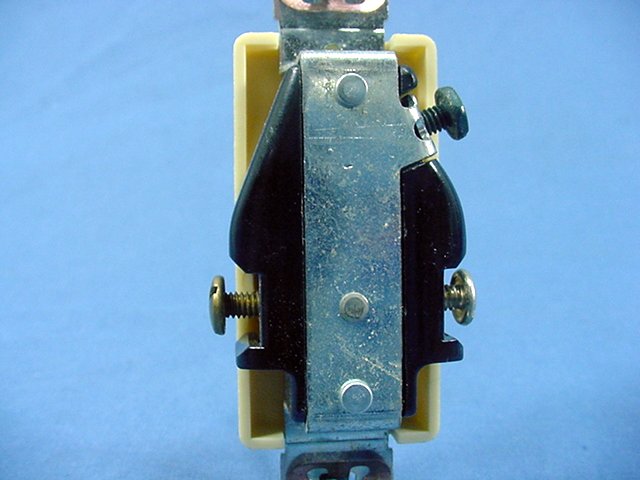 Leviton Ivory Decora Commercial Receptacle Outlet Nema 5-20R 20A 16341-I Boxed
