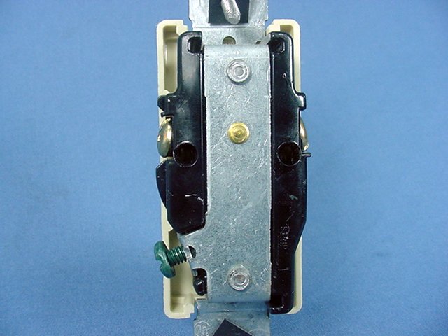 Leviton Ivory Decora Commercial Receptacle Single Outlet 250V 20A Bulk 16451-I