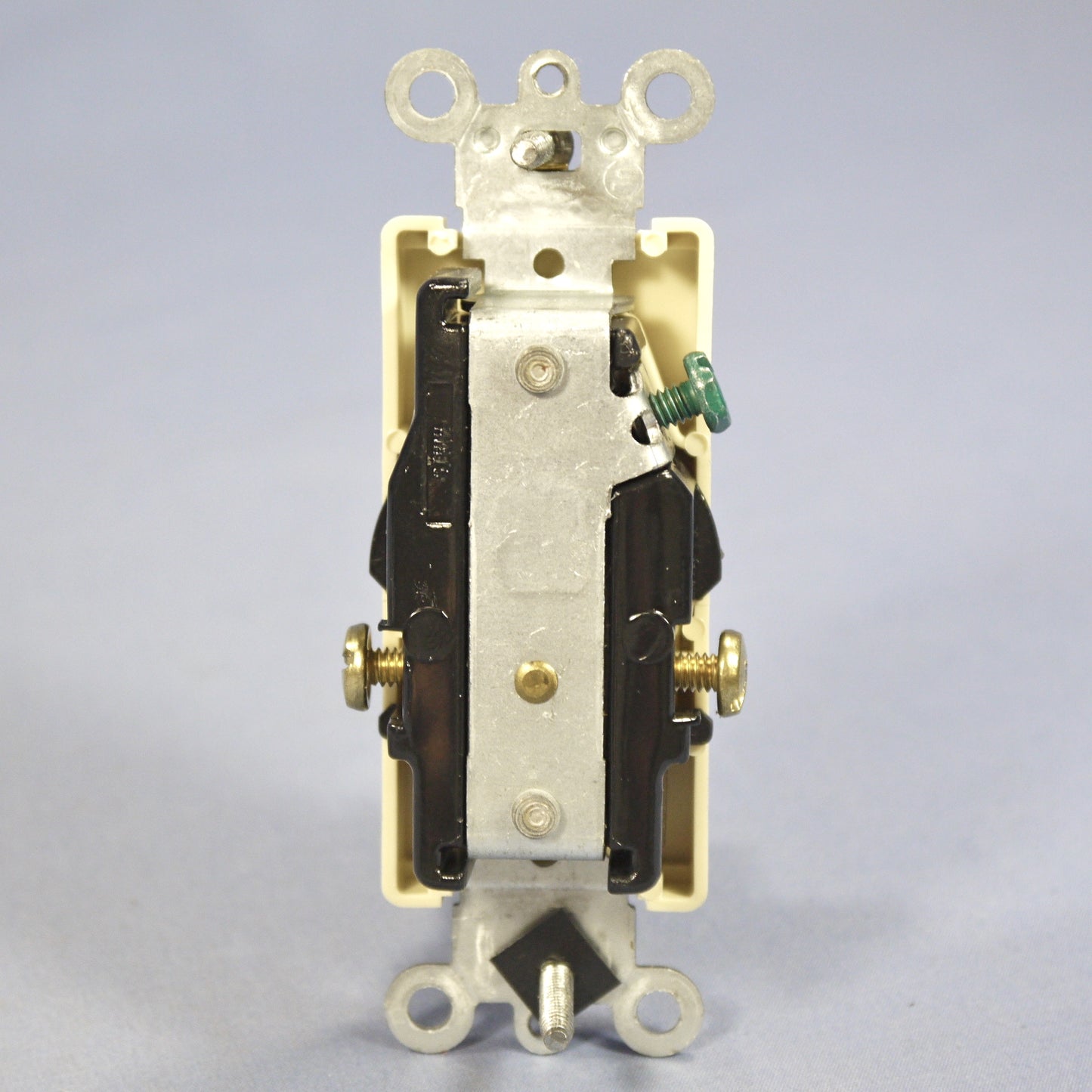 Leviton 16641-I Ivory 15A Single Decora Receptacle Outlet 250V Boxed Commercial
