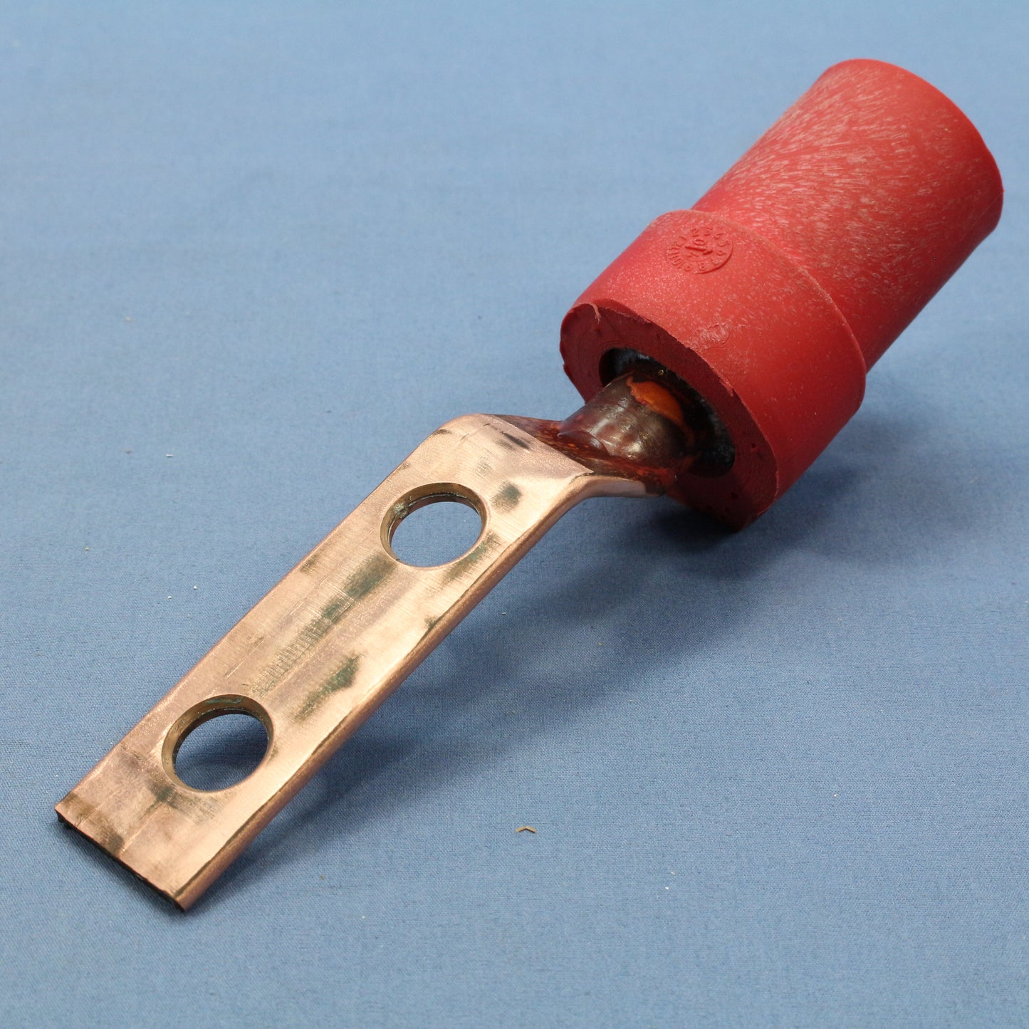 Leviton Red 16 Series Cam-Type Terminal Connector Offset 400A 600V 16M22-2R