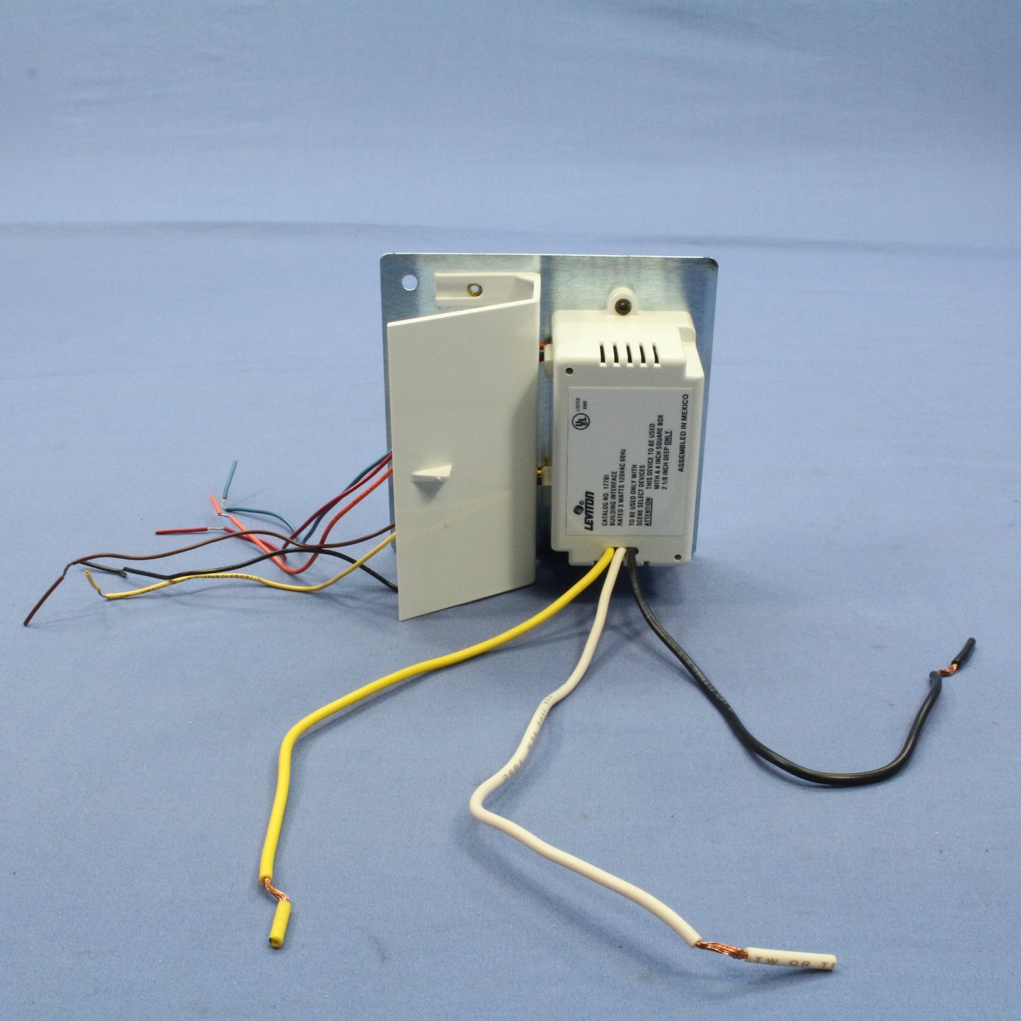 Leviton 177BI Mural Scene Select Device Contact Closure Building Interface