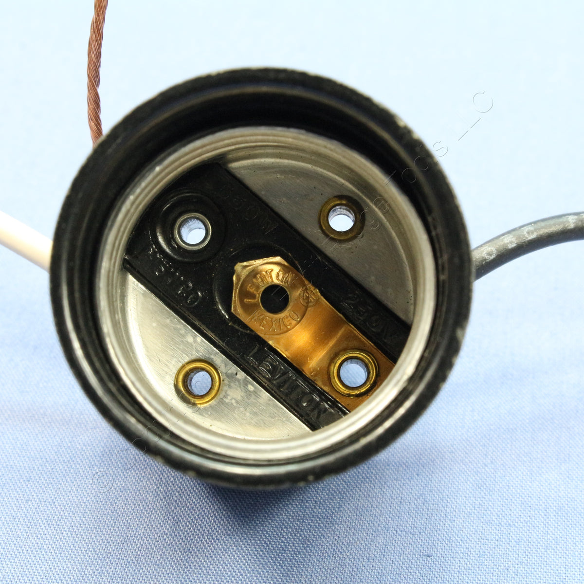 Leviton Phenolic Lampholder Light Socket Hickey E26 Medium Base Grounded 2054-G