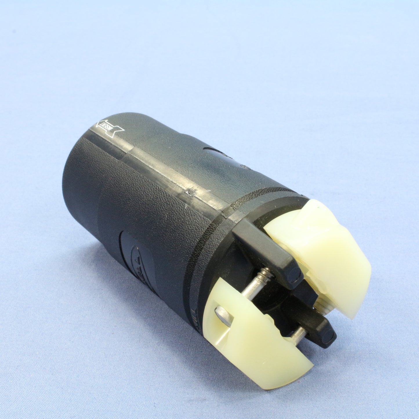 Leviton Power Interrupting Twist Locking Connector Plug Non-Nema 20A 125V 23031