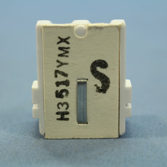Leviton 23451-020 Panel Mount Fluorescent Lampholder Light Socket Medium Bi-Pin