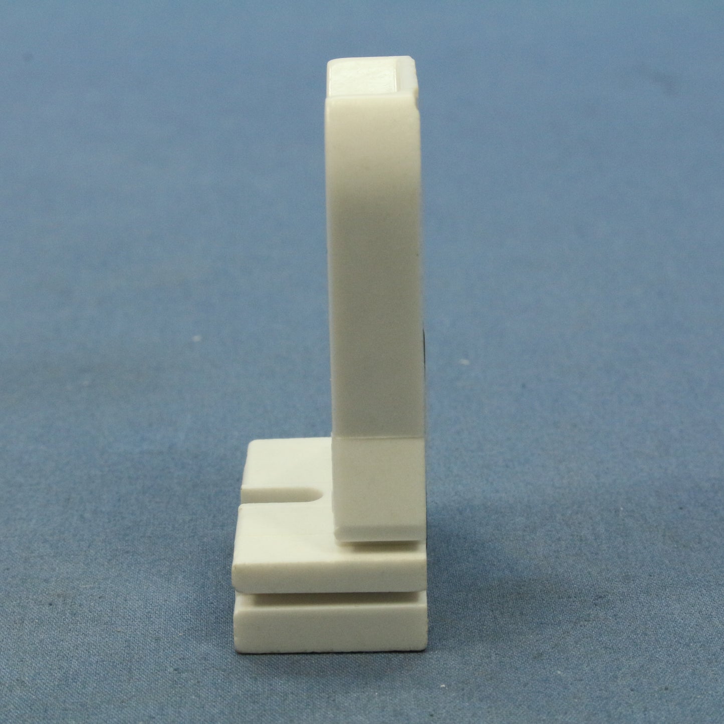Leviton Fluorescent Lampholder Light Socket T8 T12 Medium Bi-Pin Shunted 23357