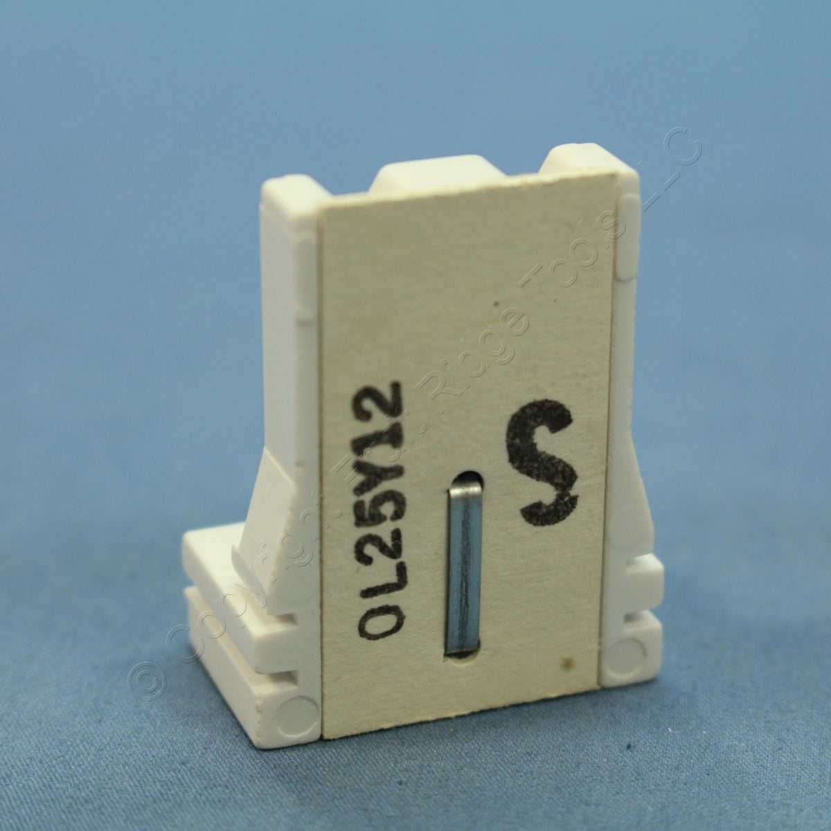 Leviton Fluorescent Lampholder T8 T12 Medium Bi-Pin Socket Shunted 23150-UR7