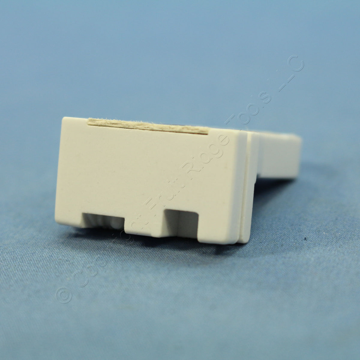 Leviton Fluorescent Lampholder T8 T12 Medium Bi-Pin Socket Shunted 23150-UR7