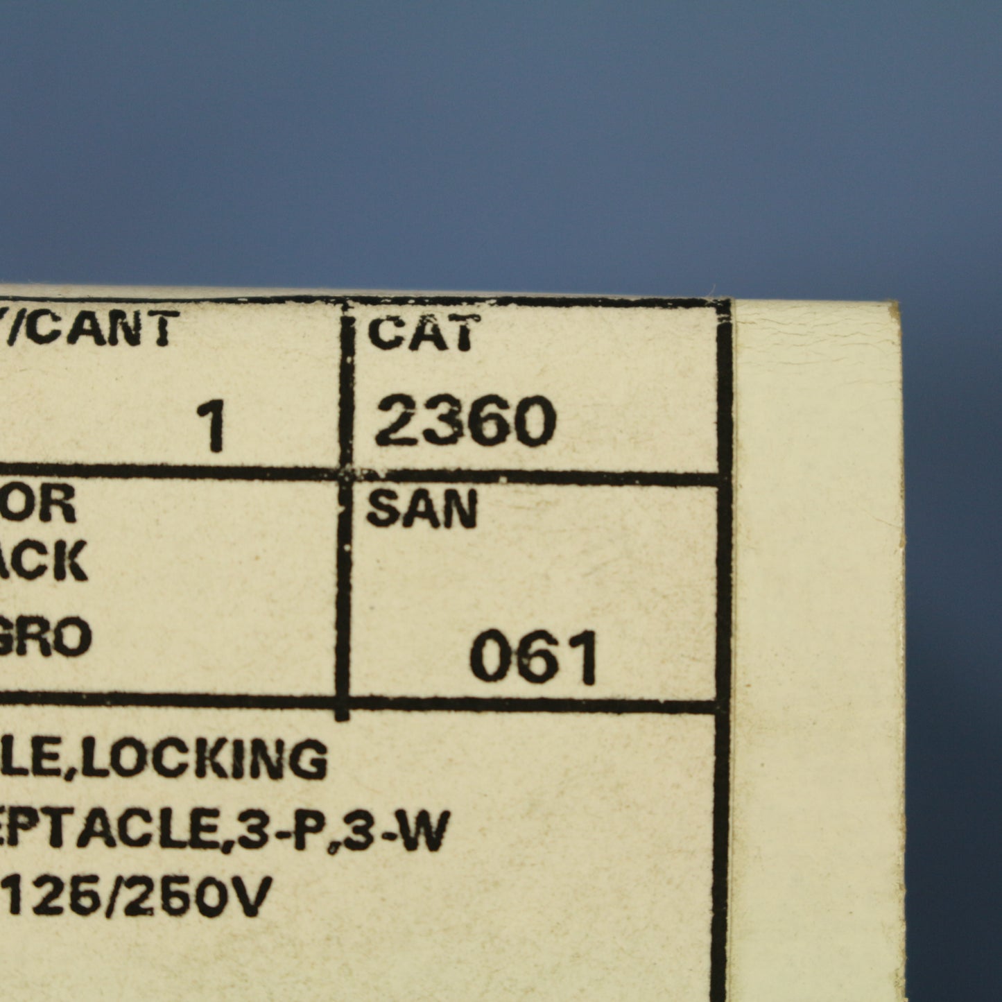 Leviton 2360-061 Twist Turn Locking L10-20R Receptacle Outlet 20A 125/250V Boxed