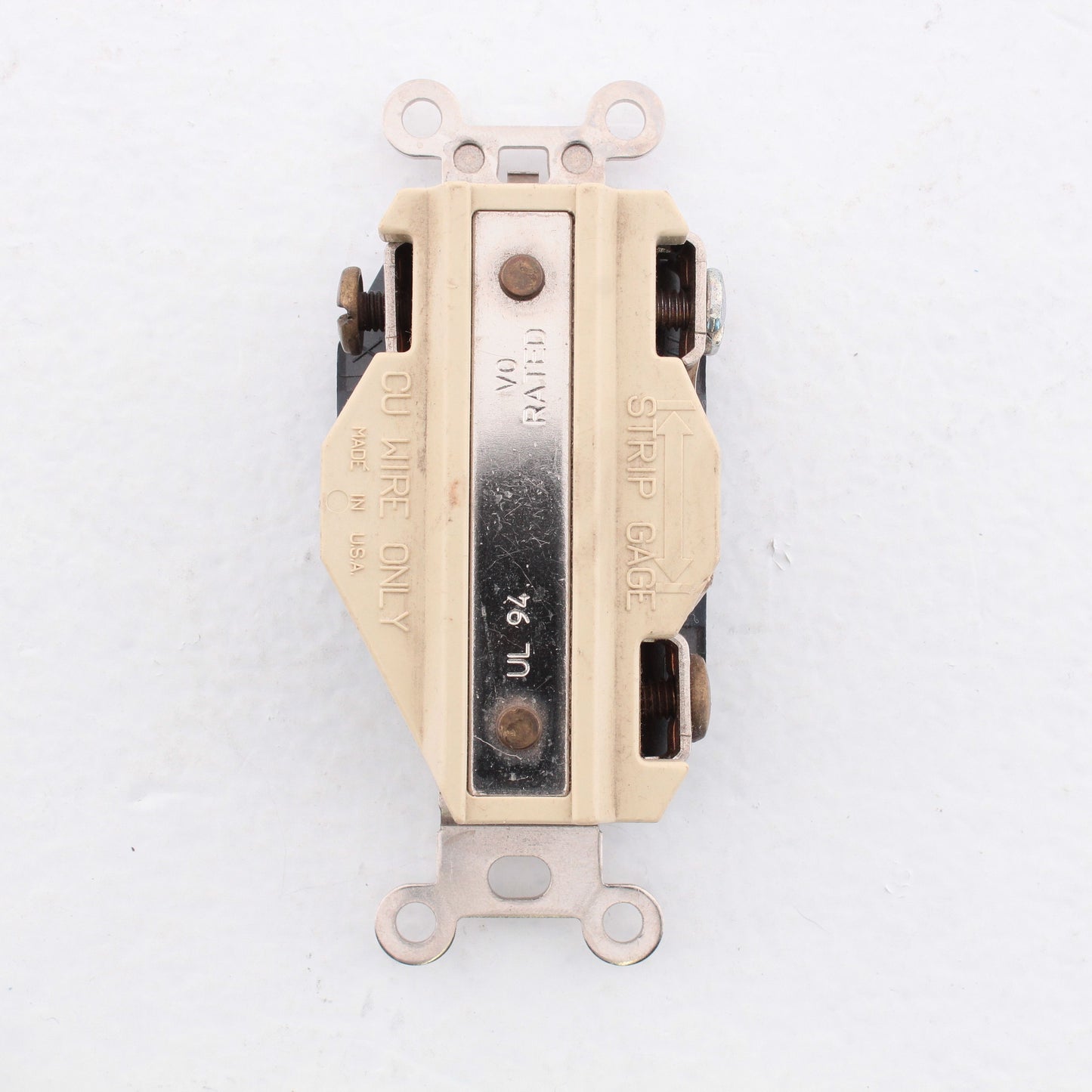 Leviton 2360-065 Turn Locking L10-20R Receptacle Twist Outlet 20A 125/250V Bulk