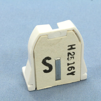 Leviton Fluorescent Shunted Lamp Holder Light Socket T8 Medium Bi-Pin G13 23651