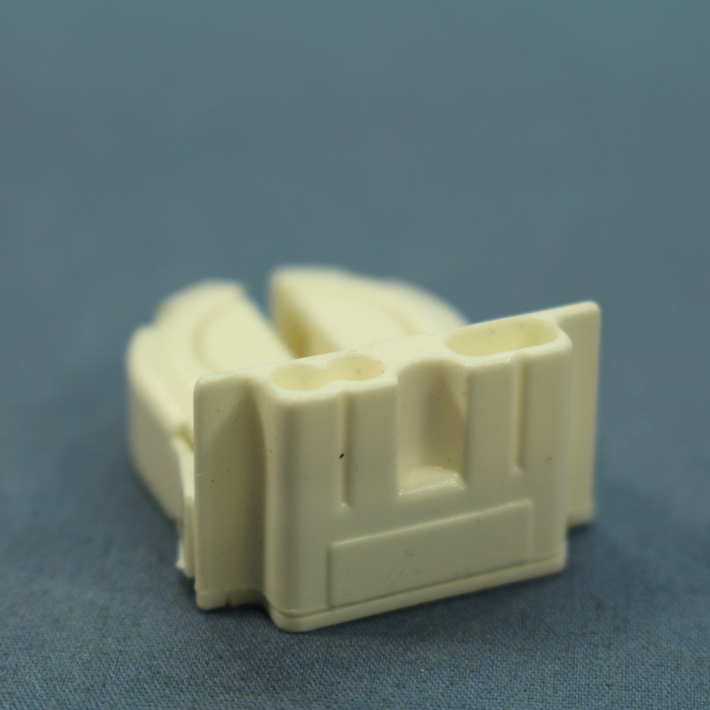 Leviton Fluorescent Lampholder Socket Energy-Efficient T8 BiPin Shunted 23652-NP