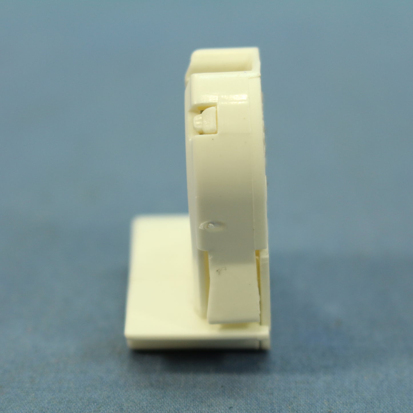 Leviton Fluorescent Lampholder Socket Energy-Efficient T8 BiPin Shunted 23652-NP
