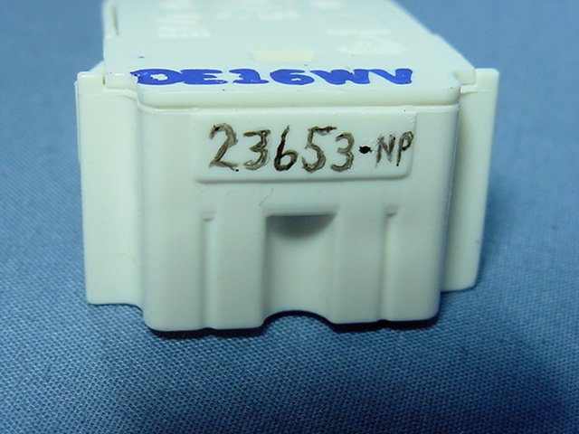 Leviton 23653-NP Fluorescent Lamp Holder Light Socket T12 T8 Bi-Pin Shunted Bulk