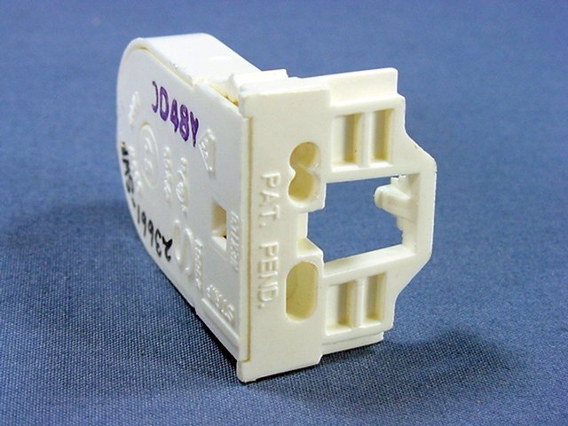 Leviton T-8 T-12 Fluorescent Light Socket Lamp Holder .91" 660W 600V 23661-SWP