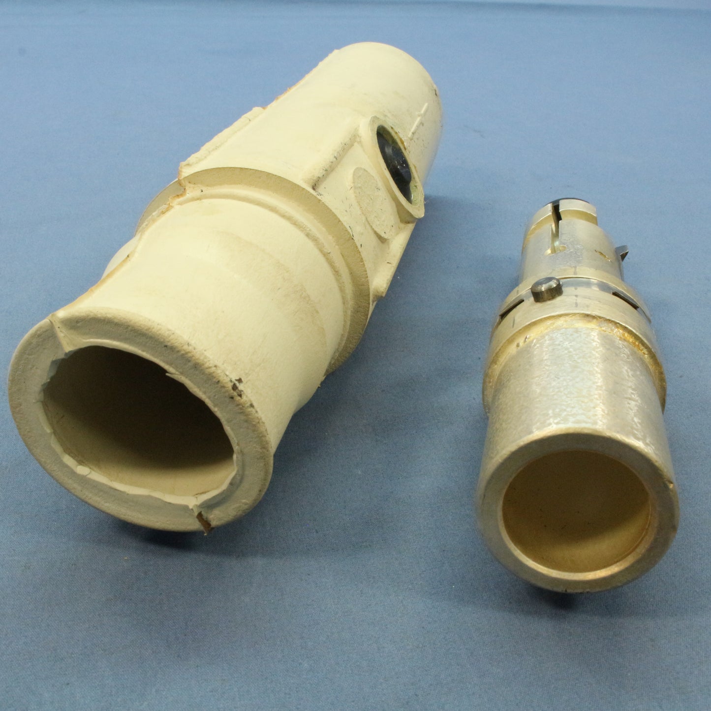 Leviton White 23L22-W 23 Series Male Latching CamType Connector Plug 690A 600V
