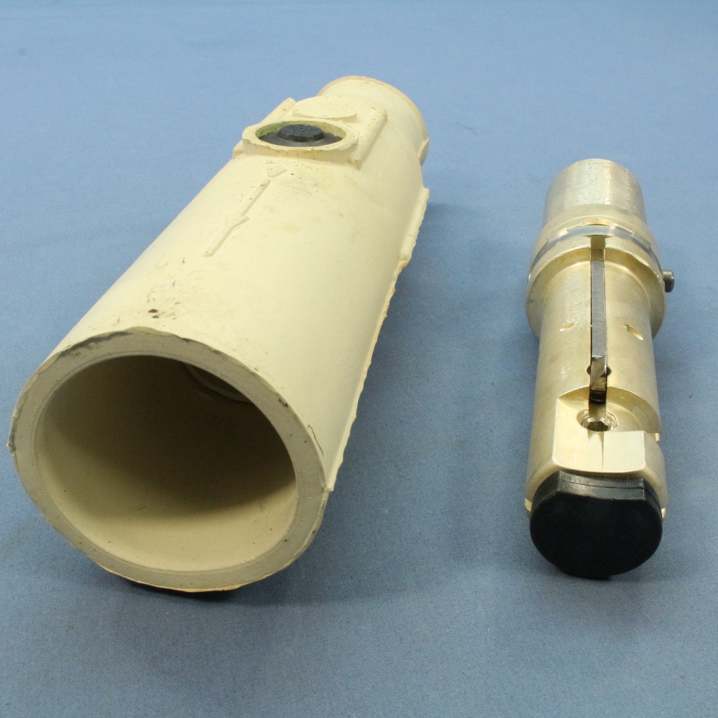 Leviton White 23L22-W 23 Series Male Latching CamType Connector Plug 690A 600V