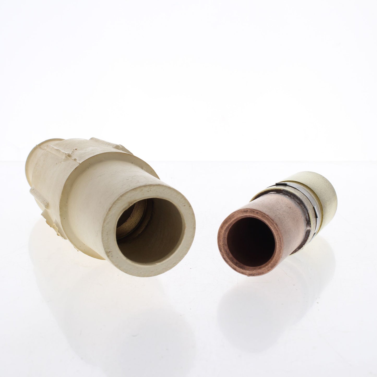 Leviton White 23 Series Female Latching CamType Connector Plug 690A 600V 23L25-W