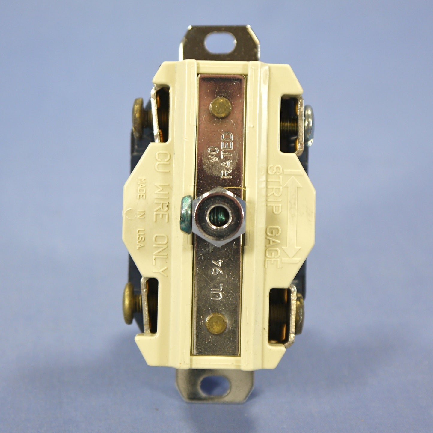 Leviton Turn Locking Receptacle Outlet Nema L23-20R 20A 347/600V 3�Y 2530-065