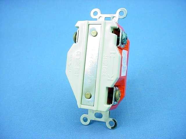 Leviton L9-30R Isolated Gnd Locking Receptacle Outlet 30A 600V 2650-IG-066 Boxed