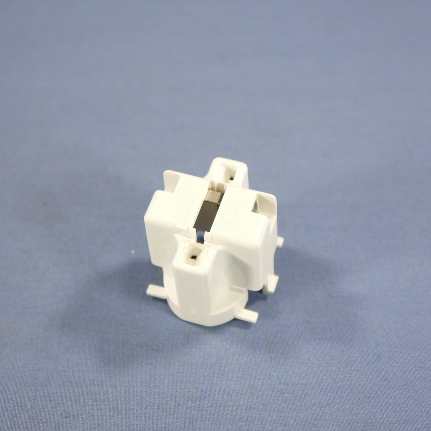 Leviton Compact Fluorescent Lamp Holder Light Socket Top Snap-In 26720-300