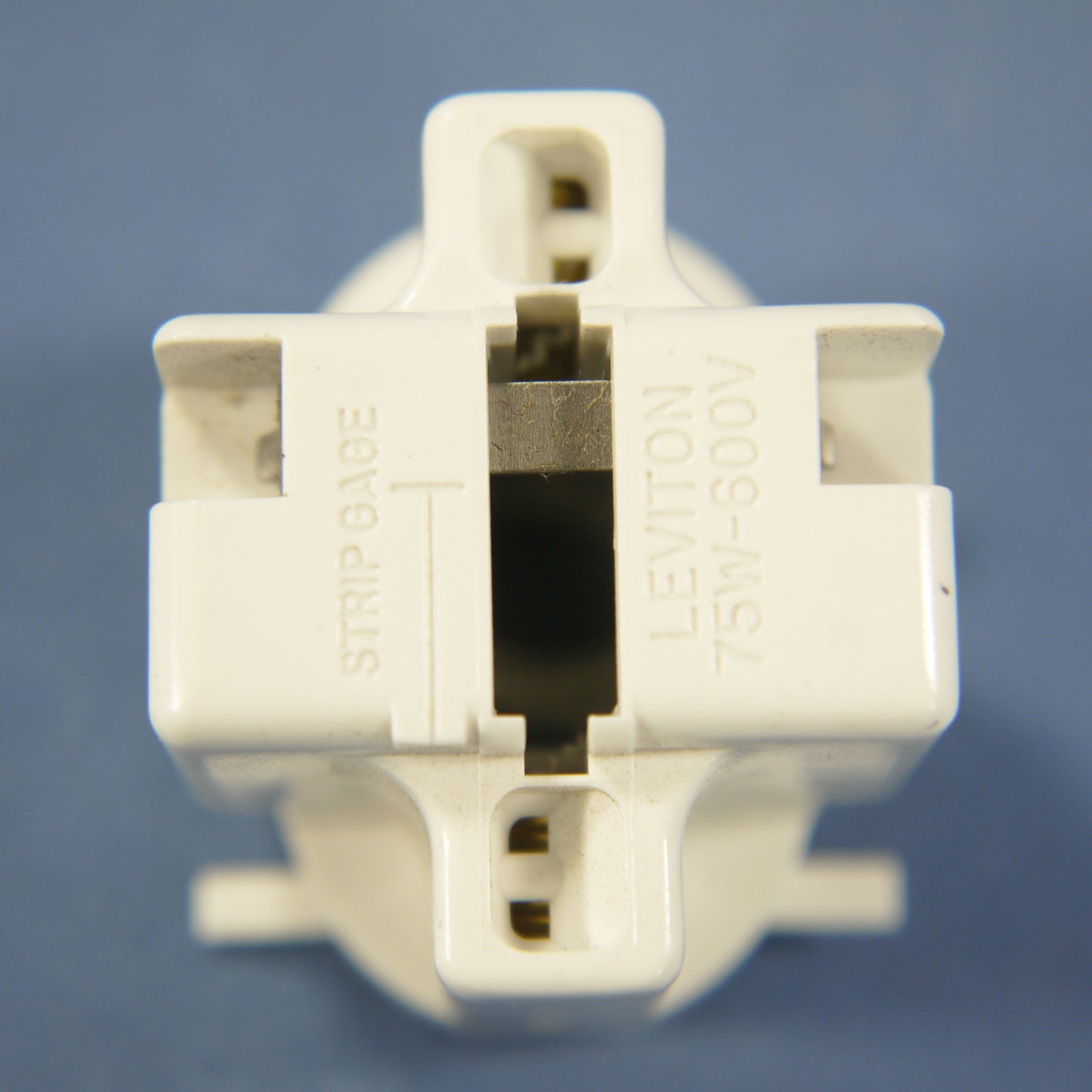 Leviton Compact Fluorescent Lamp Holder Light Socket Top Snap-In Bulk 26720-300
