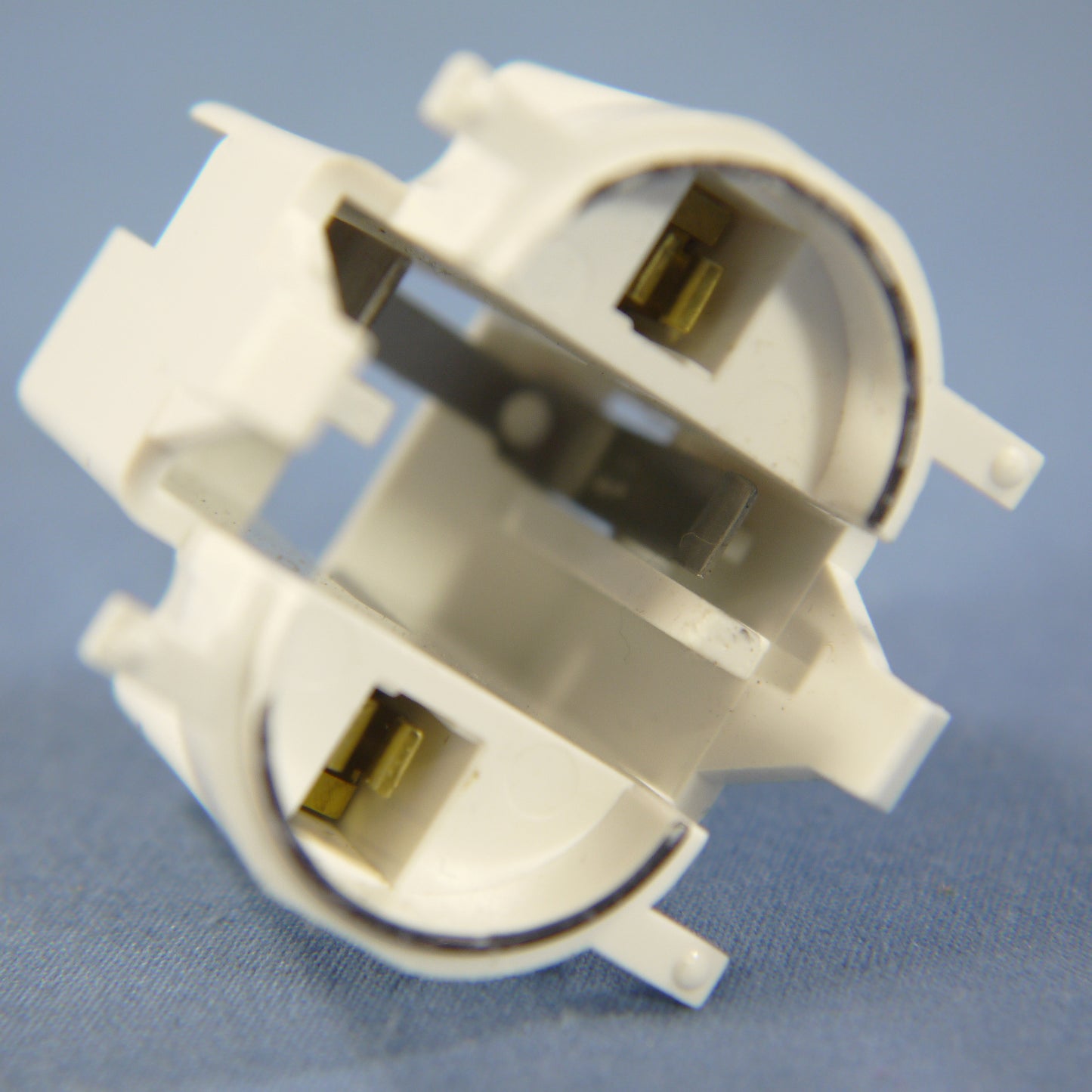Leviton Compact Fluorescent Lamp Holder Light Socket Top Snap-In Bulk 26720-300