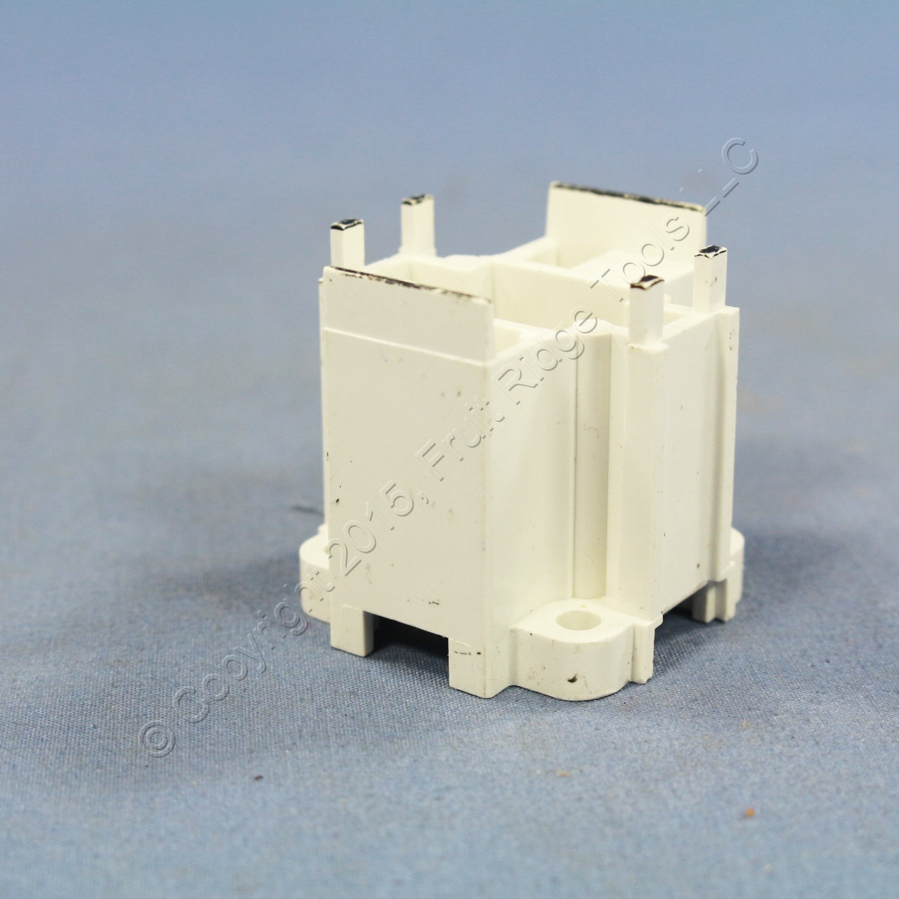 Leviton Screw-Down Compact Fluorescent Lampholder Light Socket G24d-1 26725-211