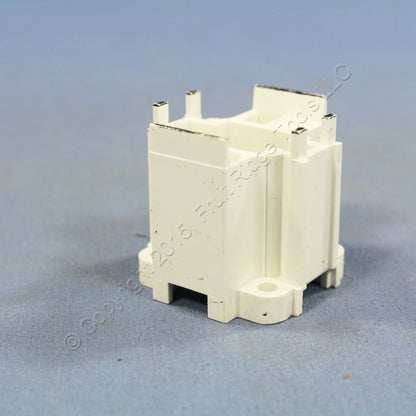 Leviton Screw-Down Compact Fluorescent Lampholder Light Socket G24d-1 26725-211