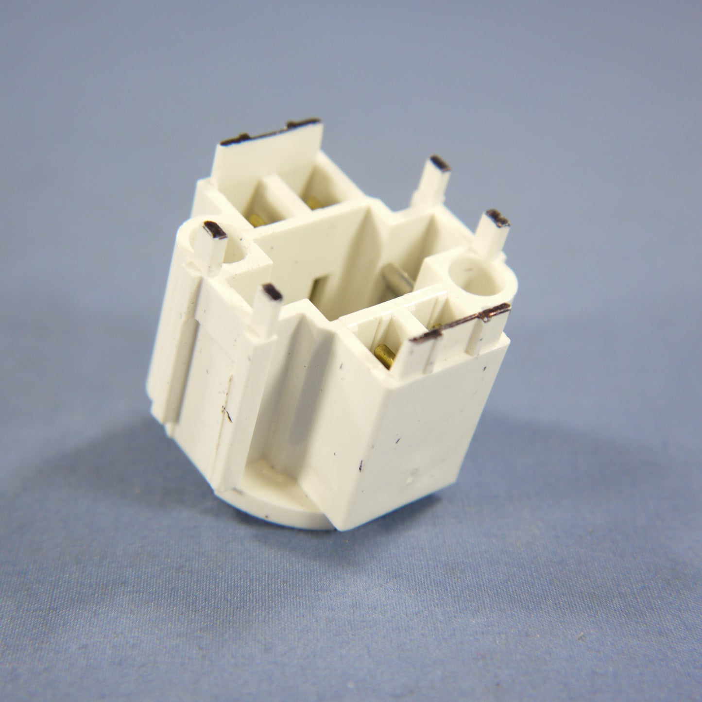Leviton 26725-2A1 Compact Fluorescent Lampholder Light Sockets G24d-1 Screw Down