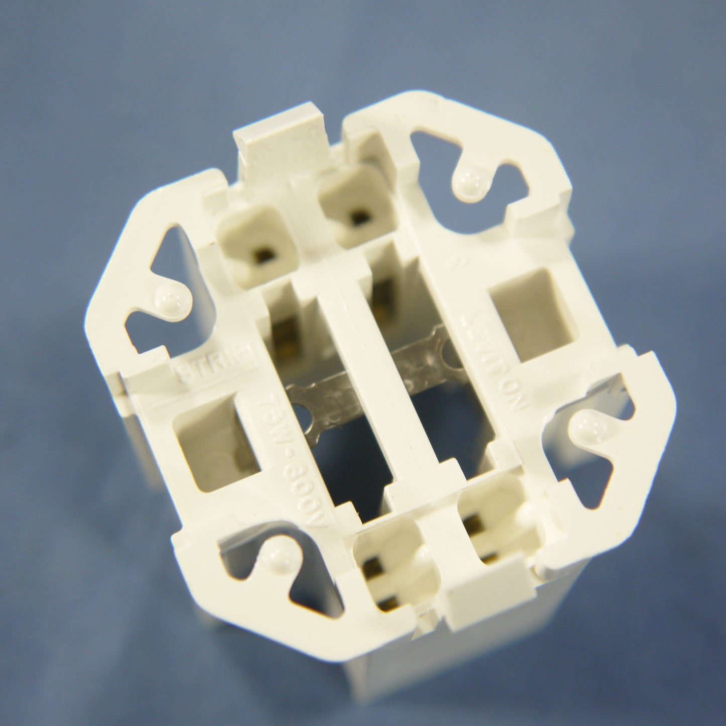 Leviton 26725-429 Compact Fluorescent Snap-In Lamp Holder Light Socket G24q-3