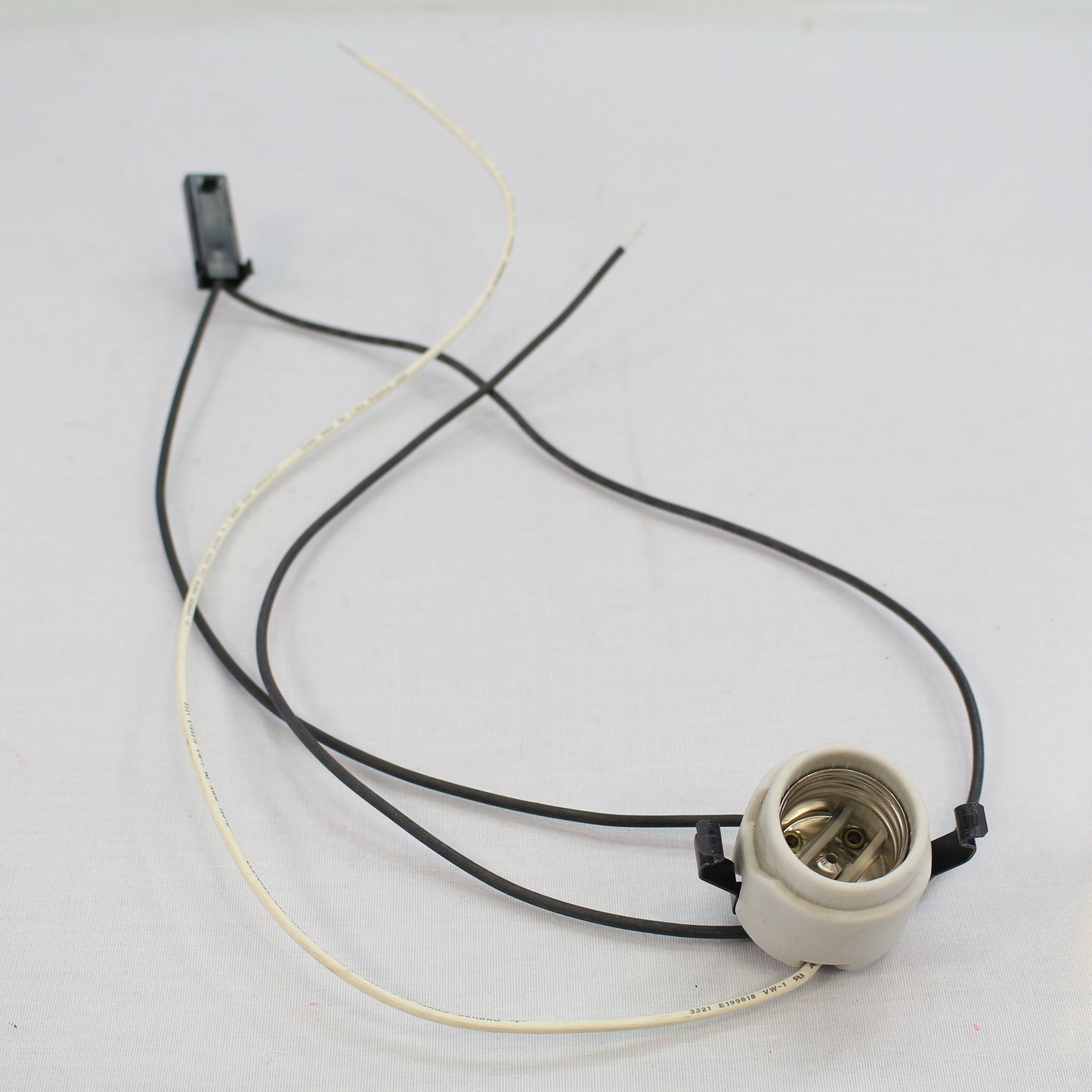 Leviton Porcelain Snap-In Lampholder Light Socket 95 DegrC Thermostat 660W 31282