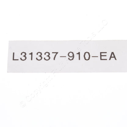 Leviton White Porcelain Lampholder Medium Base Snap-In 660W 250V
