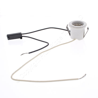 Leviton White Porcelain Lampholder Medium Base Snap-In 660W 250V