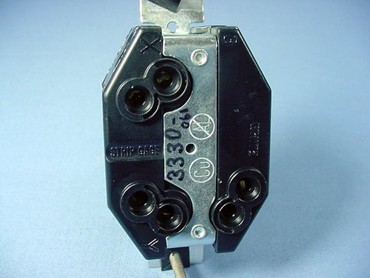 Leviton Non-Nema Locking Receptacle Turn Lock Outlet 30A 125/250V Bulk 3330-061