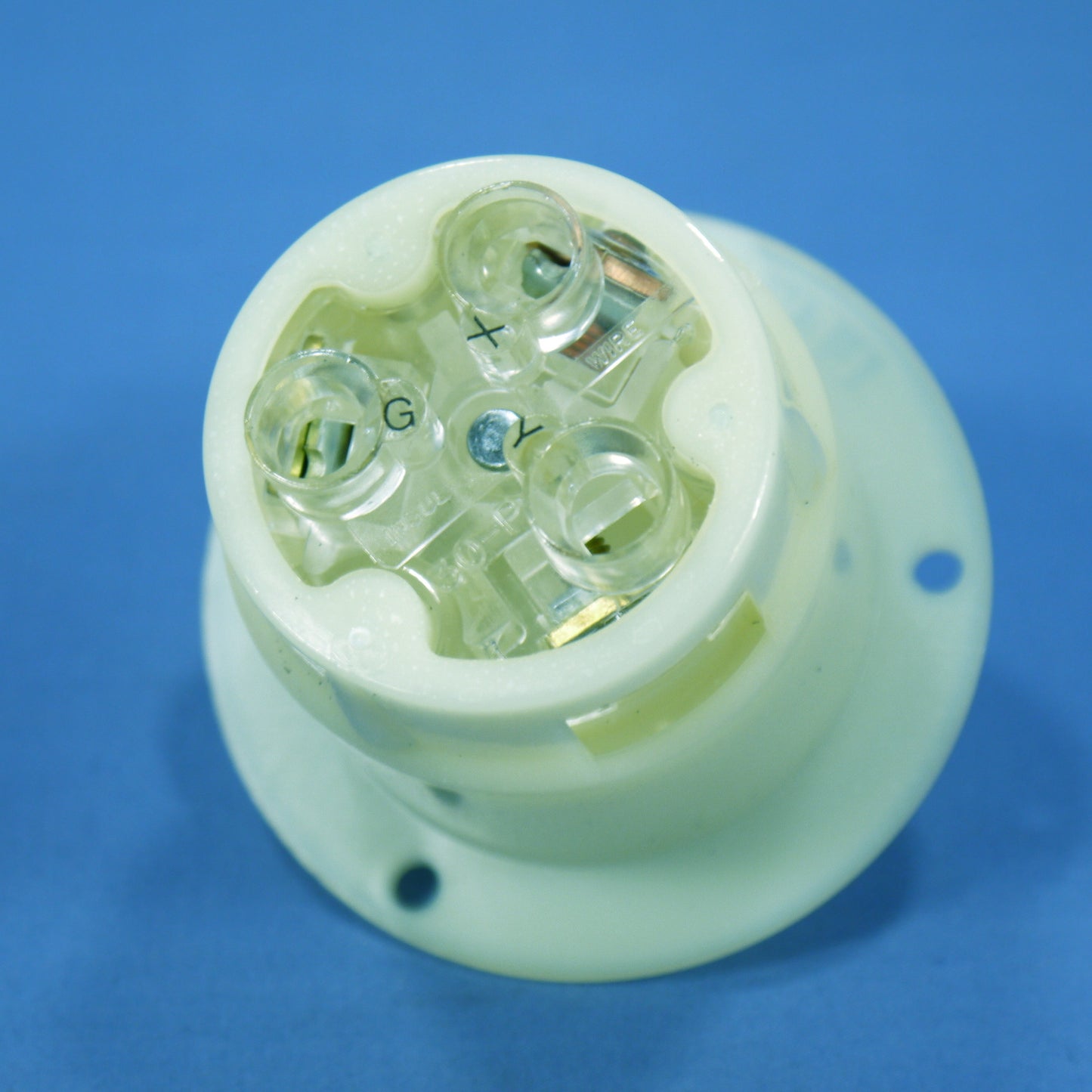 Leviton Industrial Flanged Twist Lock Inlet Plug Grounding Non-Nema 30A 3334-GC
