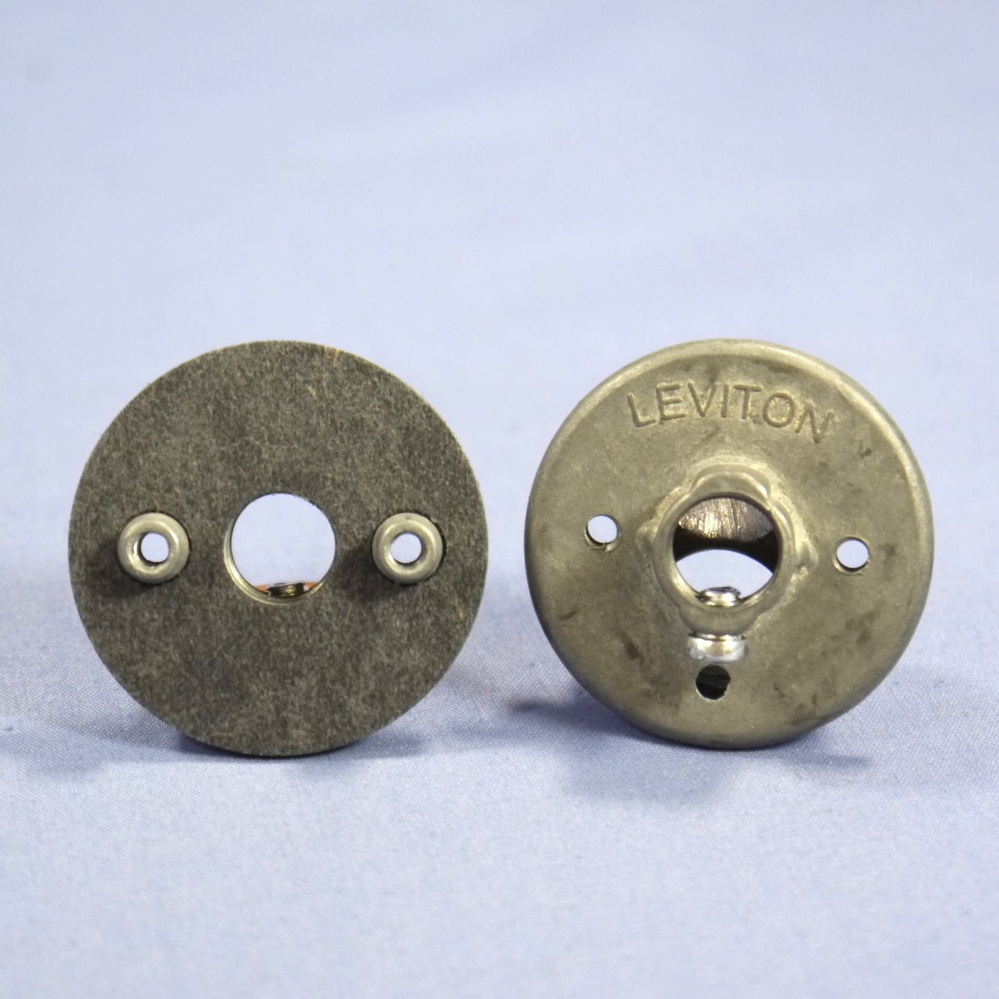 200 Leviton 1/8" Lampholder Medium Light Socket Caps Die Cast w/ Lining 3347-PRT