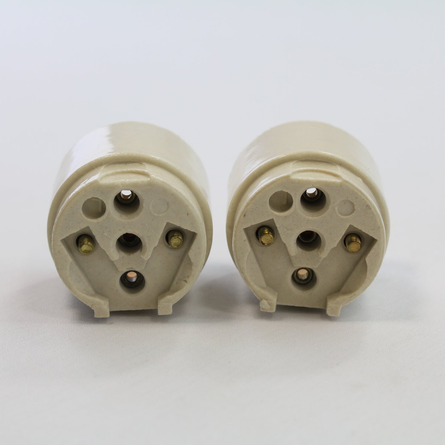 Leviton Porcelain Twin Light Socket Dual Lamp Holder NO STRAP E26 660W 250V 4005