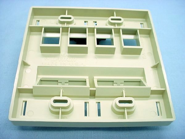 Leviton Ivory 2-Gang Flush Mount 8-Port Quickport Angled Wallplate 40807-B2I