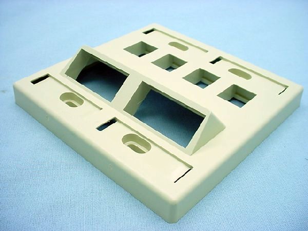 Leviton Ivory 2-Gang Flush Mount 8-Port Quickport Angled Wallplate 40807-B2I