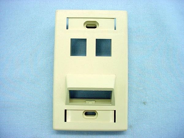 Leviton Ivory 1-Gang Quickport Angled 4-Port Wallplate w/ ID Windows 40807-BI