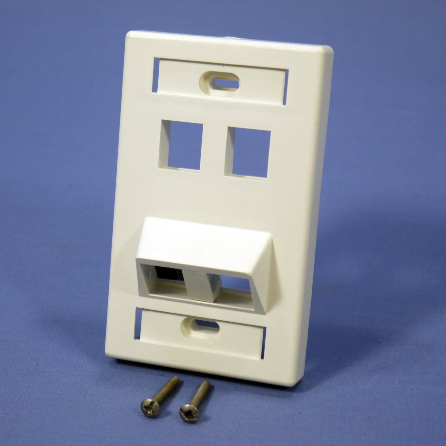 Leviton White 1G Quickport Angled 4-Port Wallplate Housing w/ ID Windows 40807-W