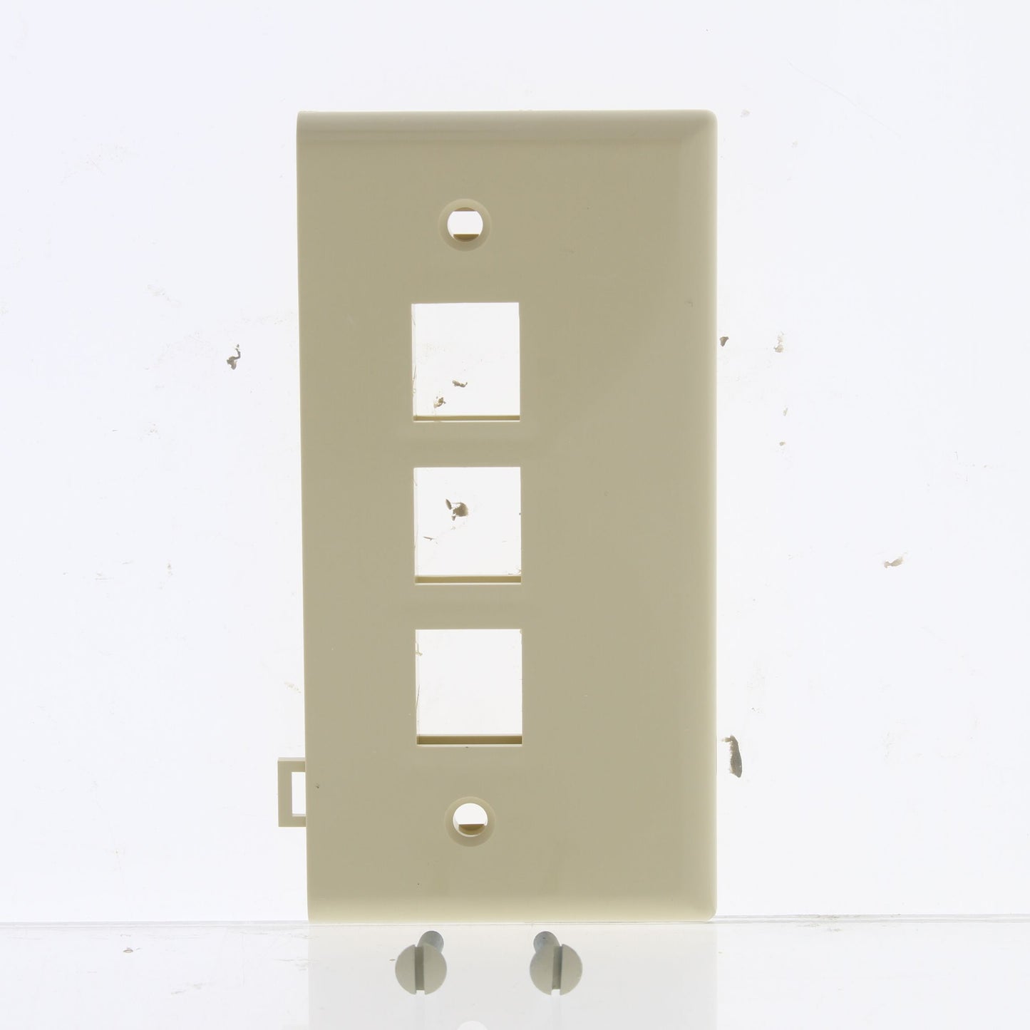 Leviton 40813-I Ivory Quickport 3-Port End Section Sectional Wallplate Cover