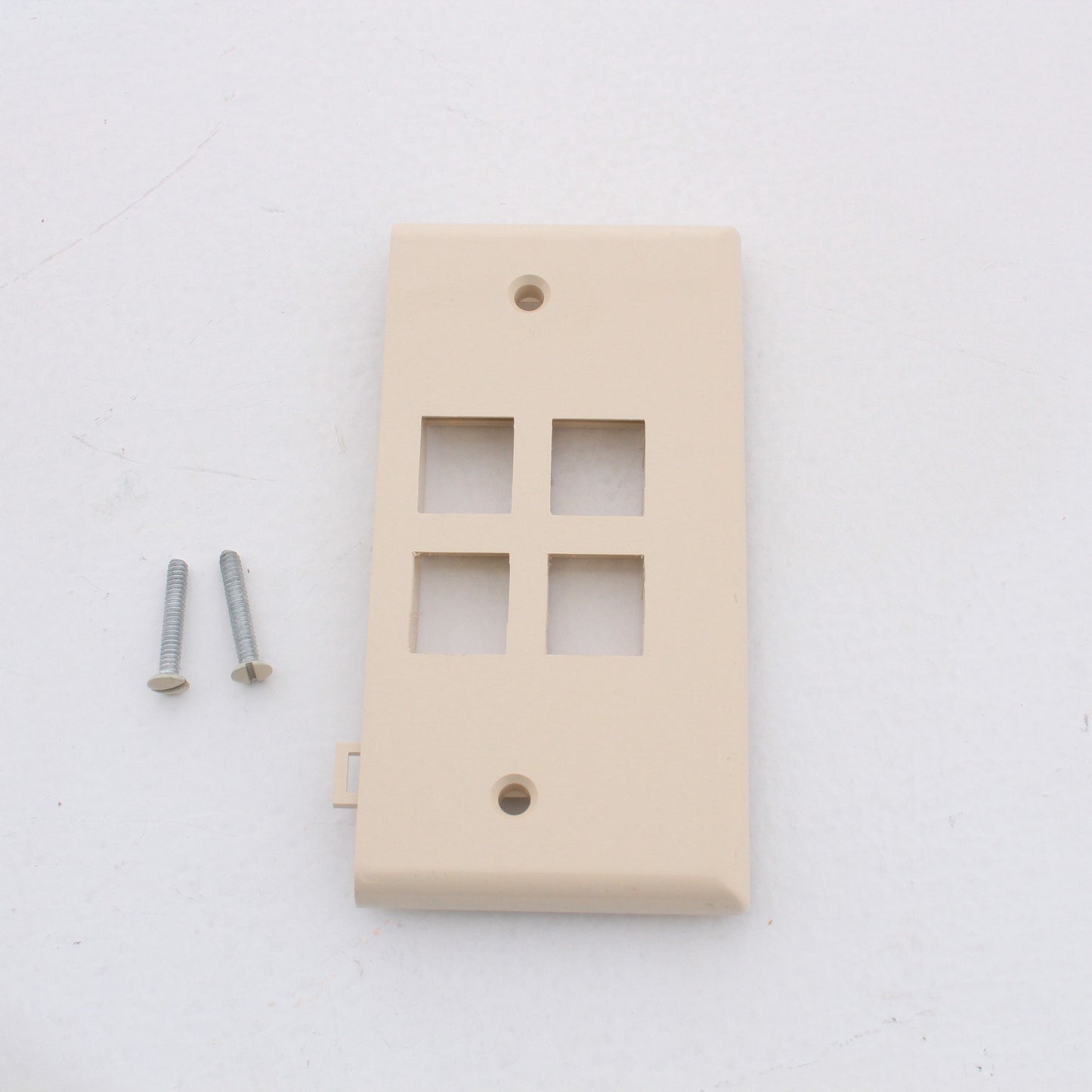 Leviton 40814-I Ivory 1-Gang Quickport 4-Port Data Section Nylon Wallplate Cover