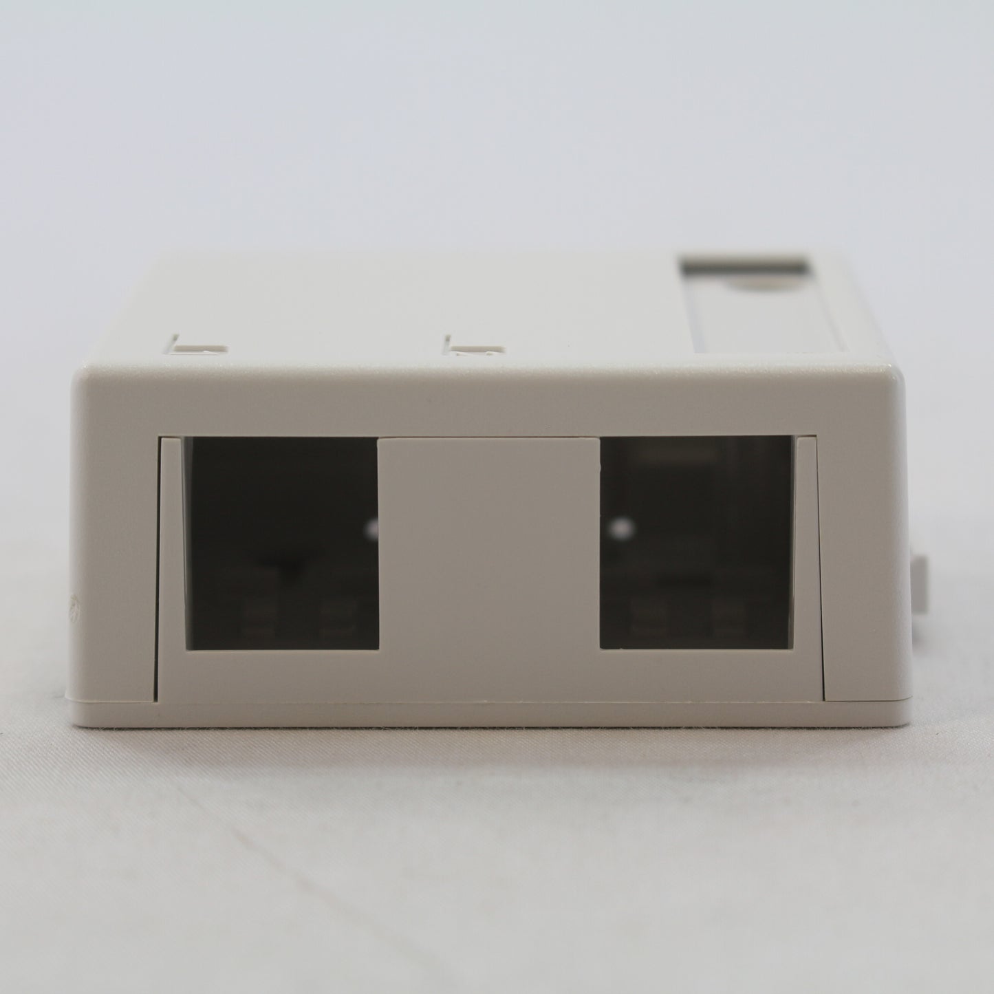 Leviton 40822-BW White 2-Port Raceway Quickport Surface Mount