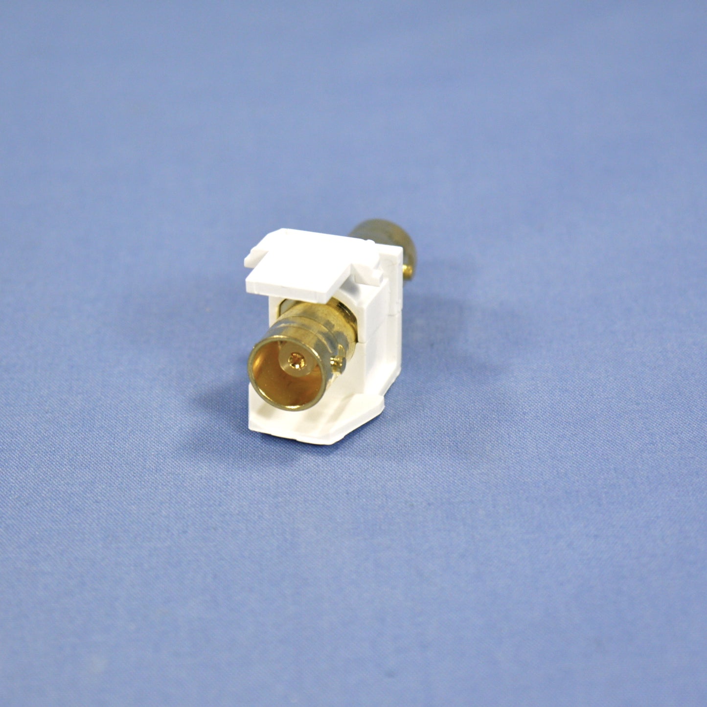 Leviton 40832-BW White Quickport Feed-Thru Female BNC Snap-In Gold-Plated Jack
