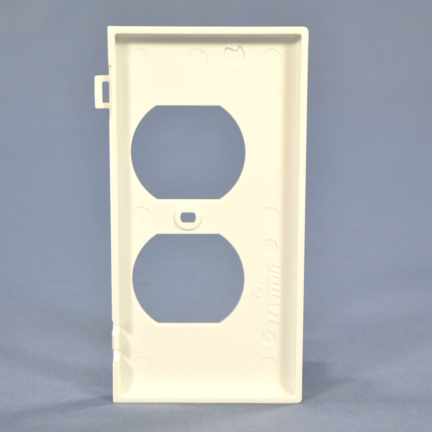 Leviton White End Sectional Duplex Receptacle Outlet Wallplate Cover 40895-WE