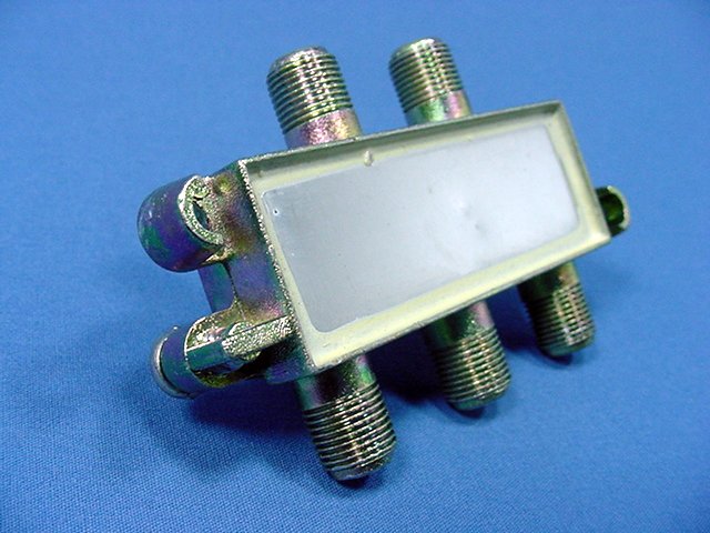 Leviton 900 MHz 4-Way Coaxial F-Type Connector Video Adapter Splitter 40987-4