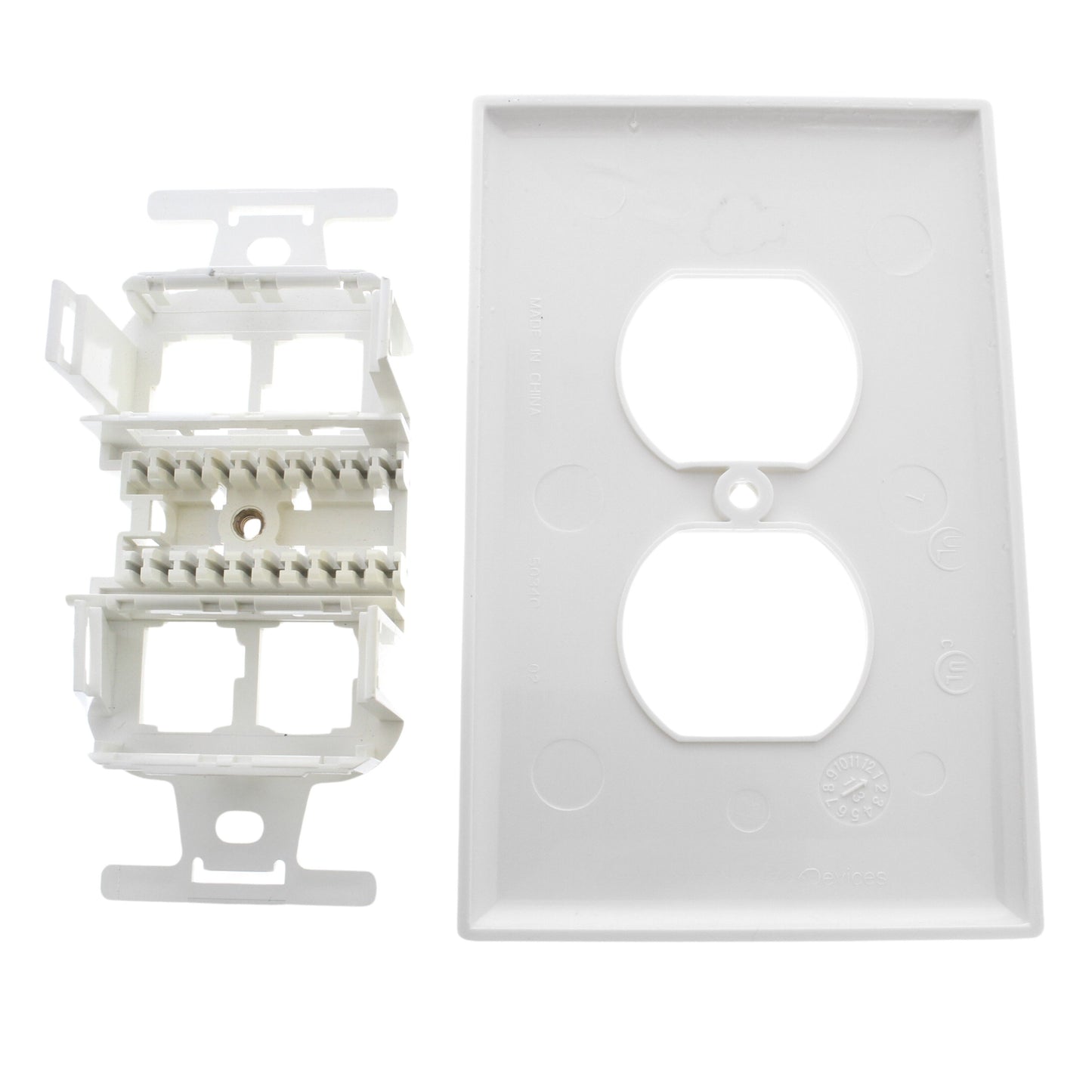 Leviton White Quickport 4-Port Wallplate Quad 106 Insert 1-Gang 41087-QWP
