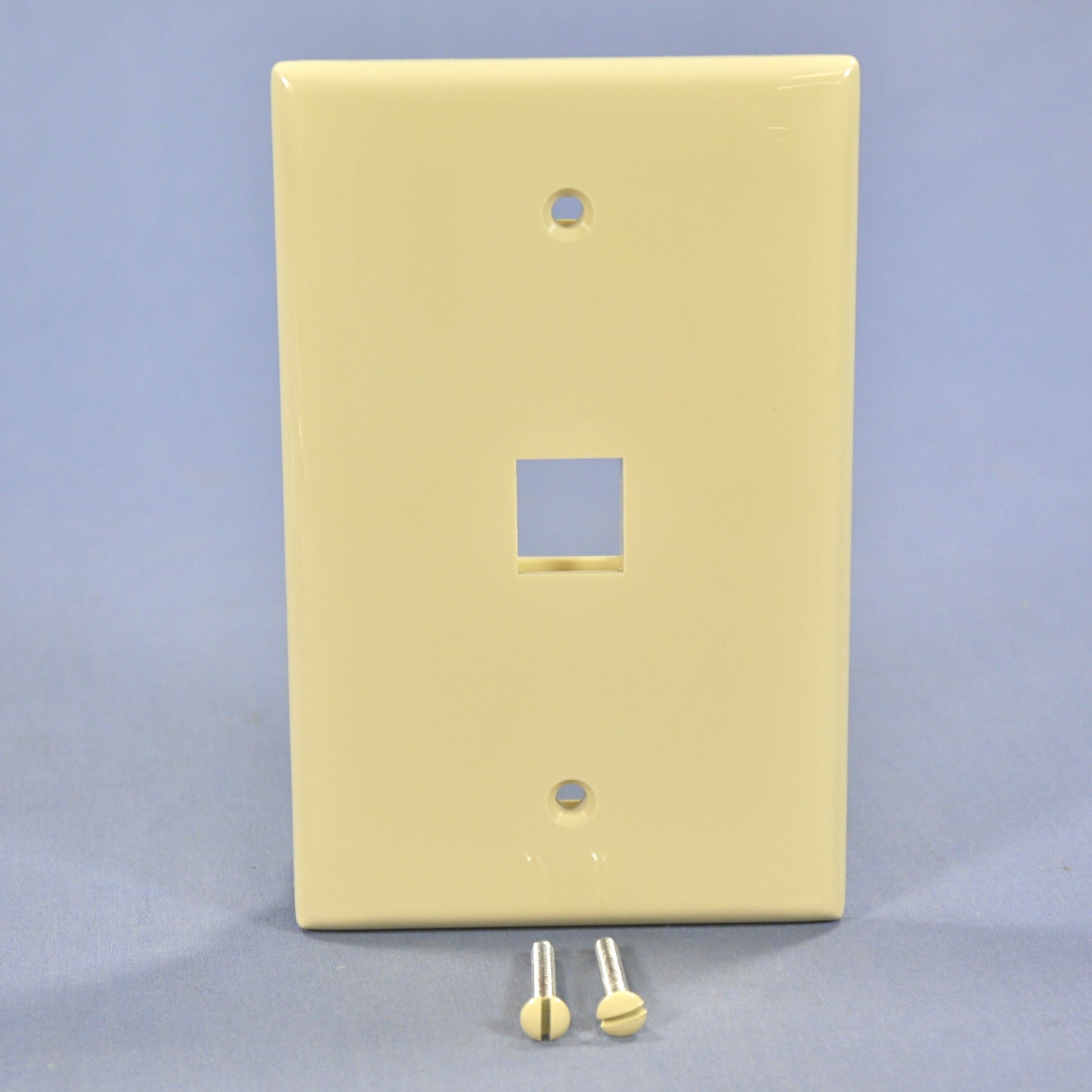 Leviton 41091-1IN Ivory Midway Size Quickport 1-Port Flush Mount Wallplate Cover