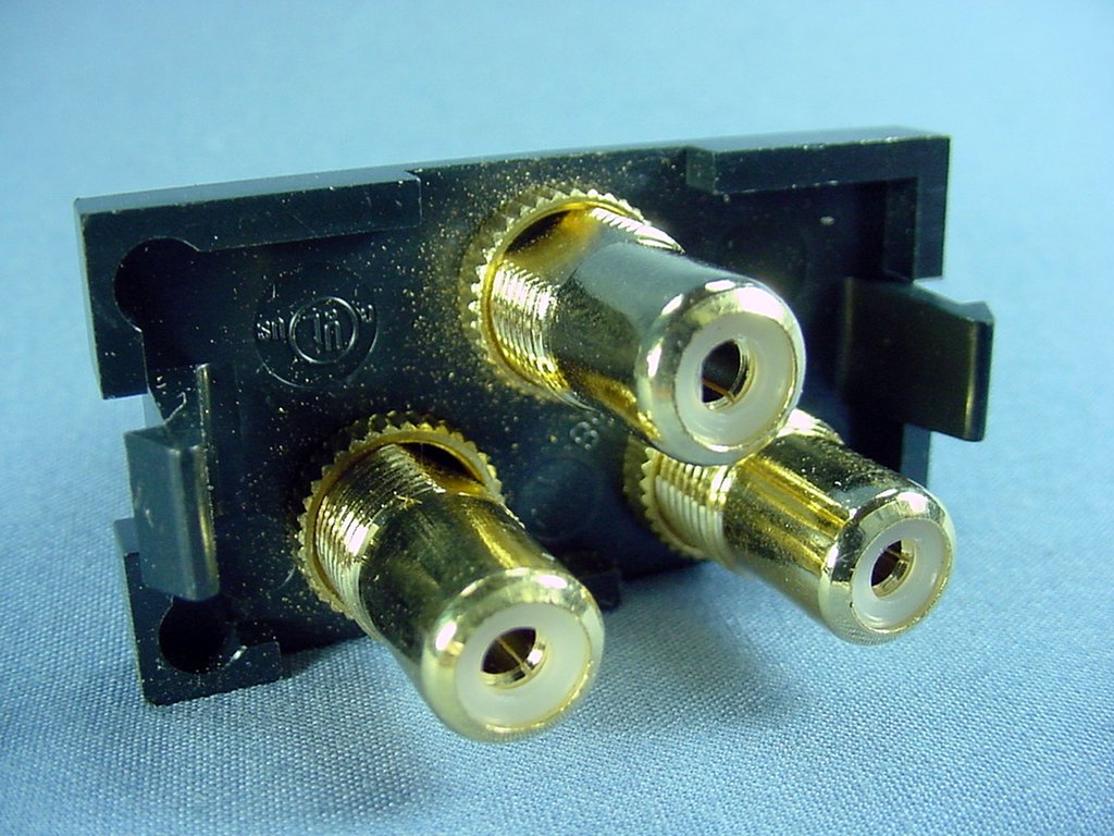 Leviton Black 1-Unit MOS Wallplate 3-Port RCA Audio Video Jack Module 41292-3RE